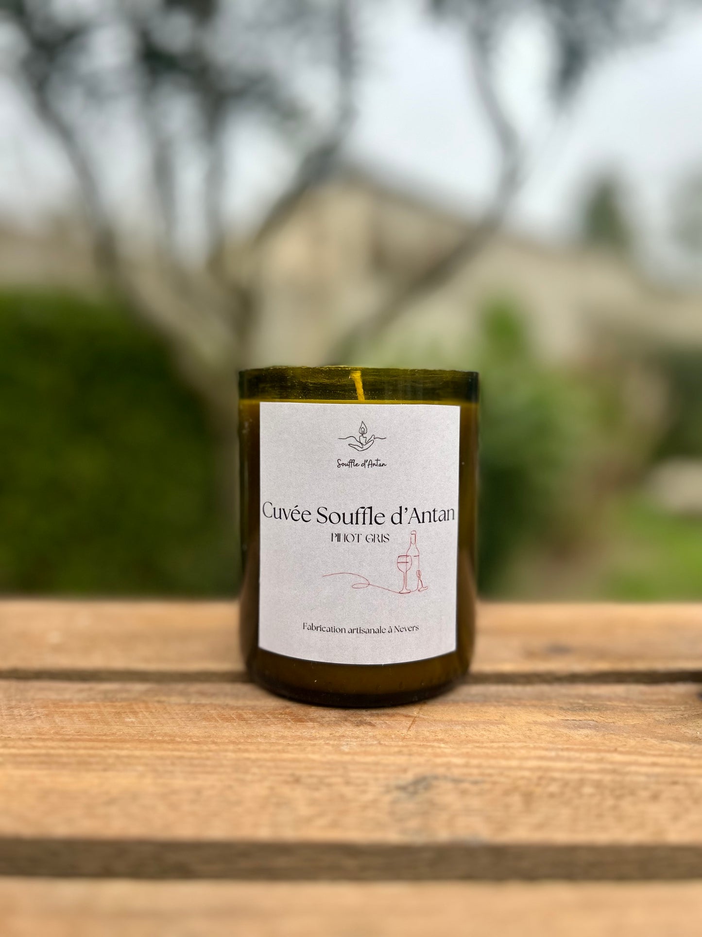 Bougie dans bouteille de vin - pinot gris