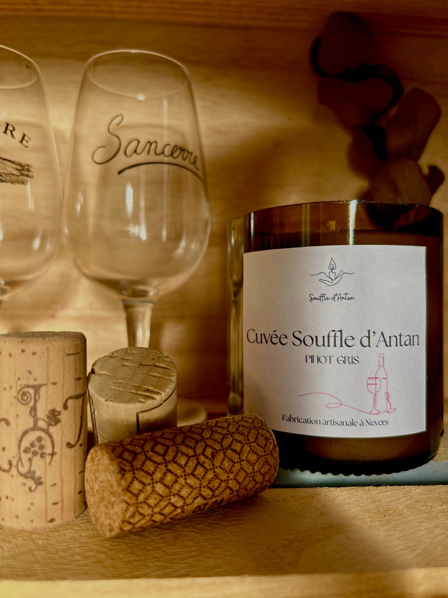 Bougie dans bouteille de vin - pinot gris