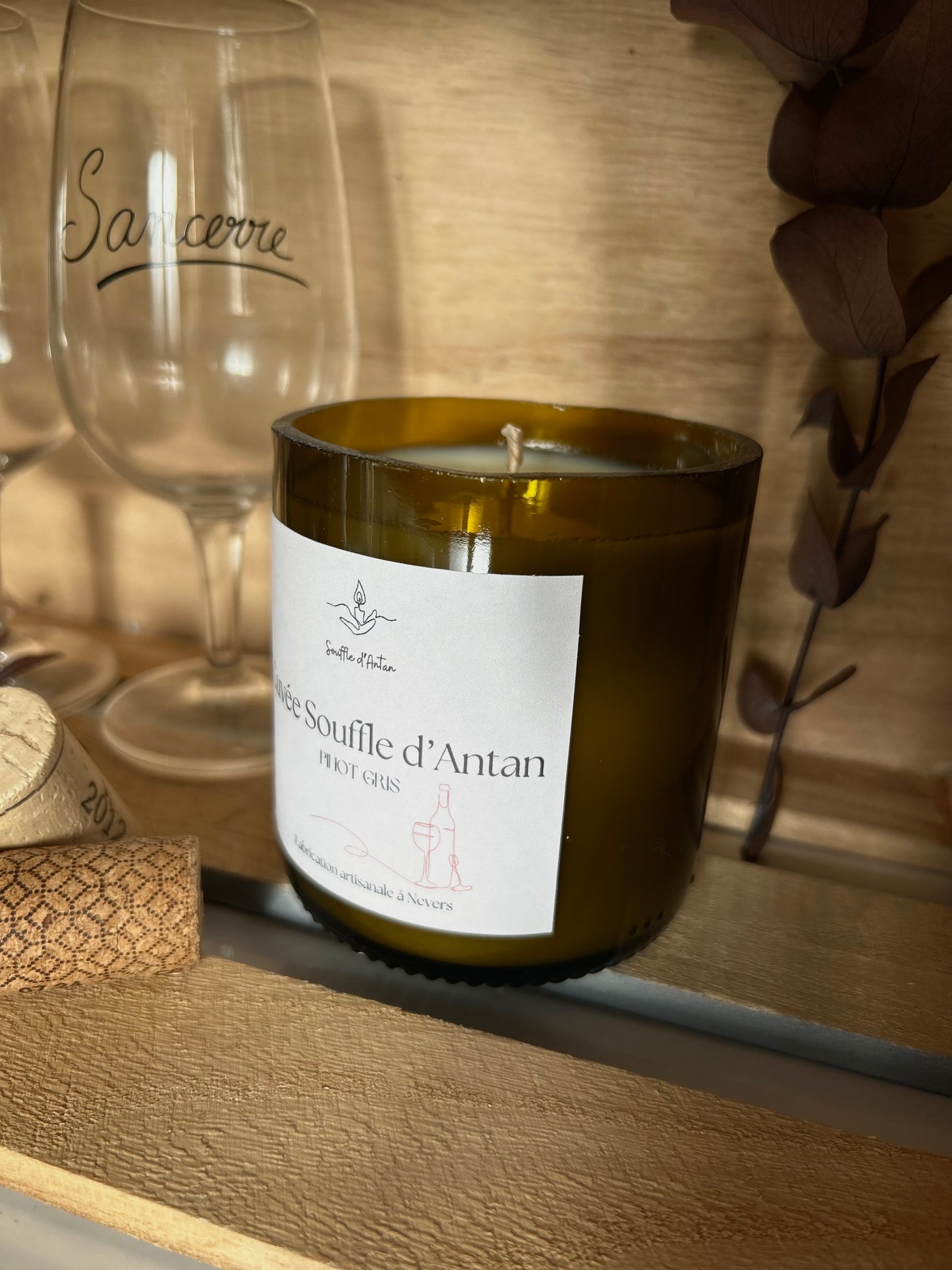 Bougie dans bouteille de vin - pinot gris